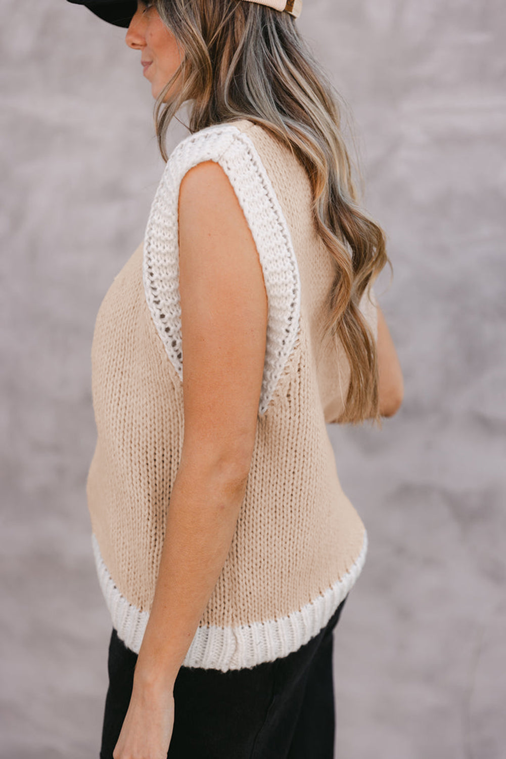 Horseshoe Oatmeal Color Contrast Trim Sleeveless Sweater